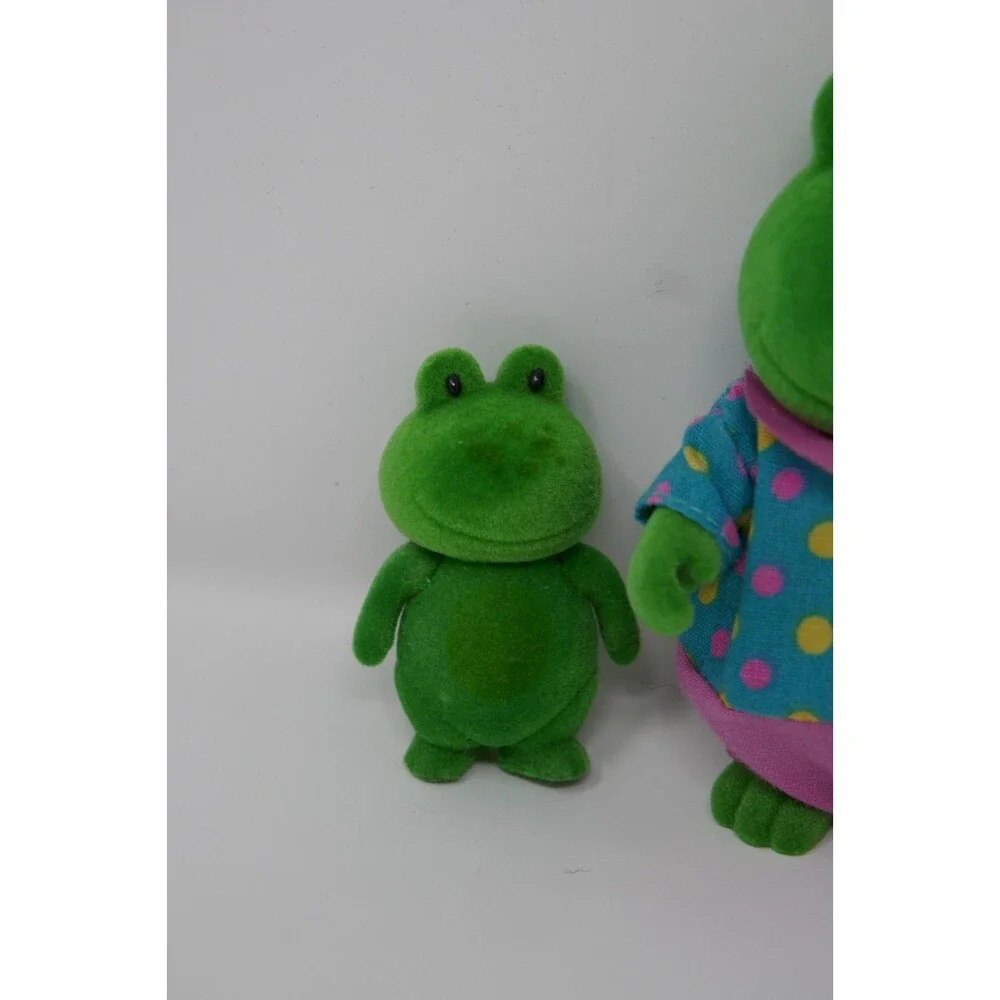 Li'l Woodzeez Croakalily Frog Family Figures Set of 4 w/Clothing